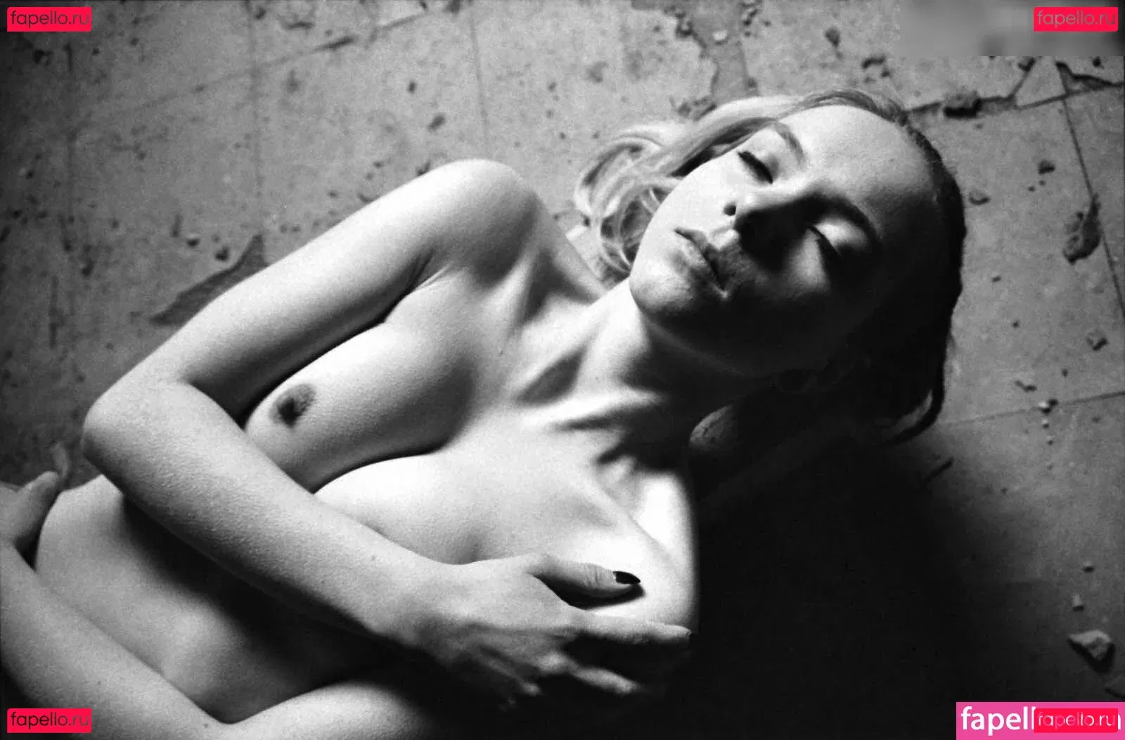 Emi Im Wunderland Onlyfans Photo Gallery 