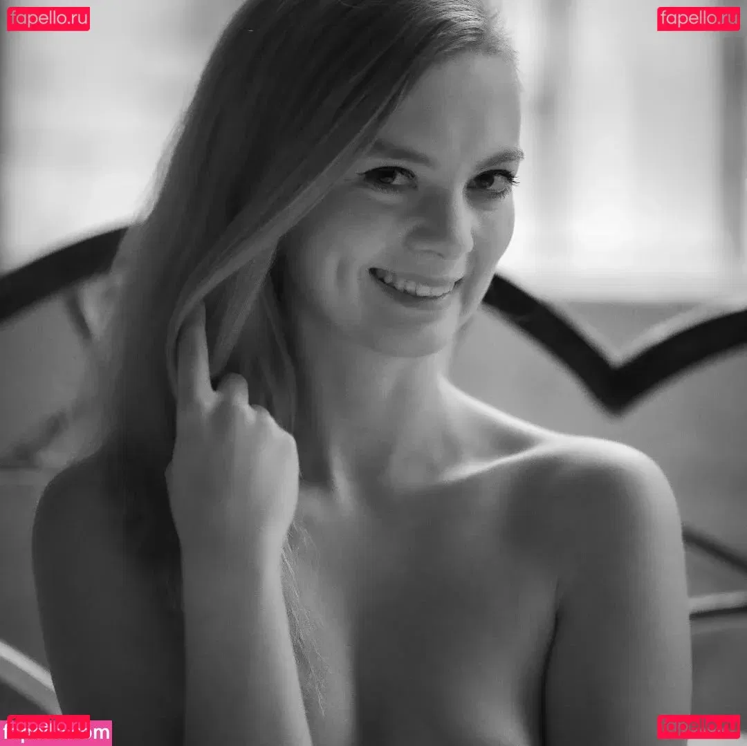 Emi Im Wunderland Onlyfans Photo Gallery 