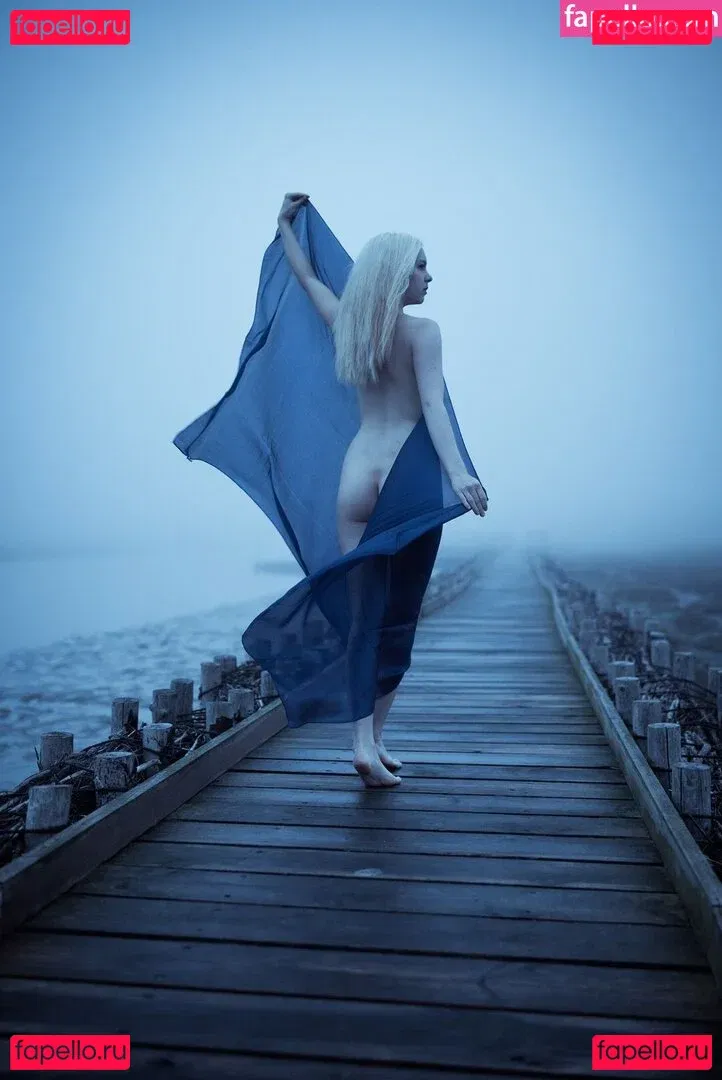 Emi Im Wunderland Onlyfans Photo Gallery 