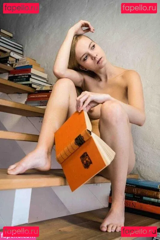 Emi Im Wunderland Onlyfans Photo Gallery 