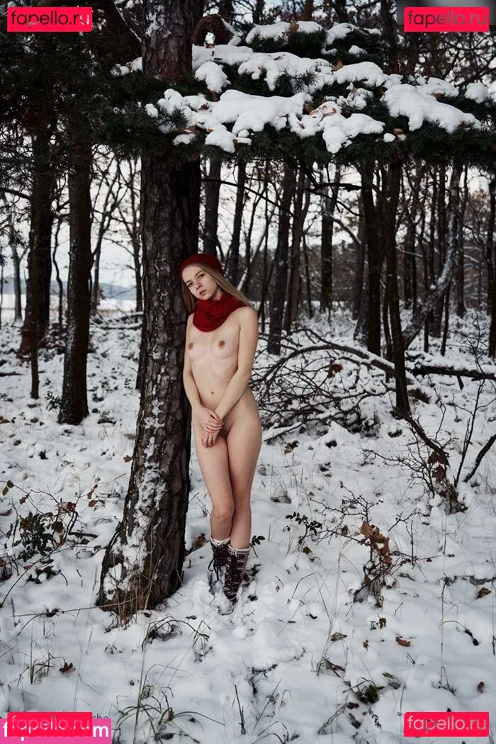 Emi Im Wunderland Onlyfans Photo Gallery 