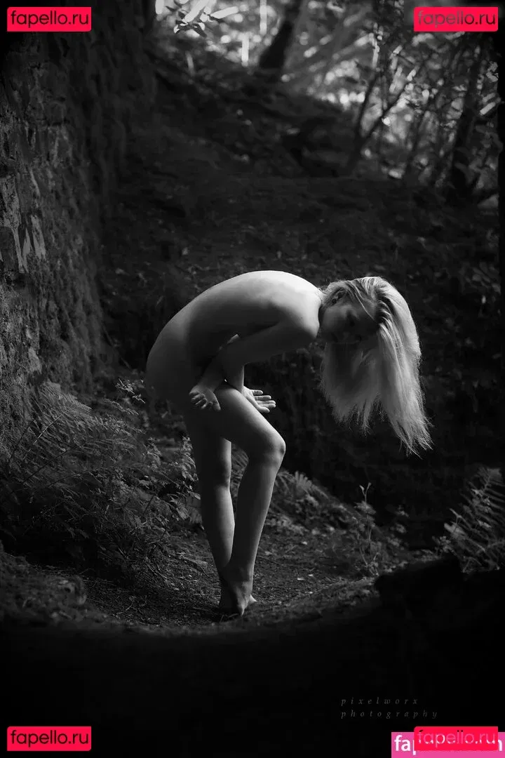 Emi Im Wunderland Onlyfans Photo Gallery 