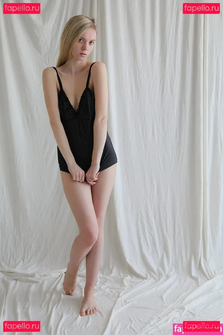 Emi Im Wunderland Onlyfans Photo Gallery 