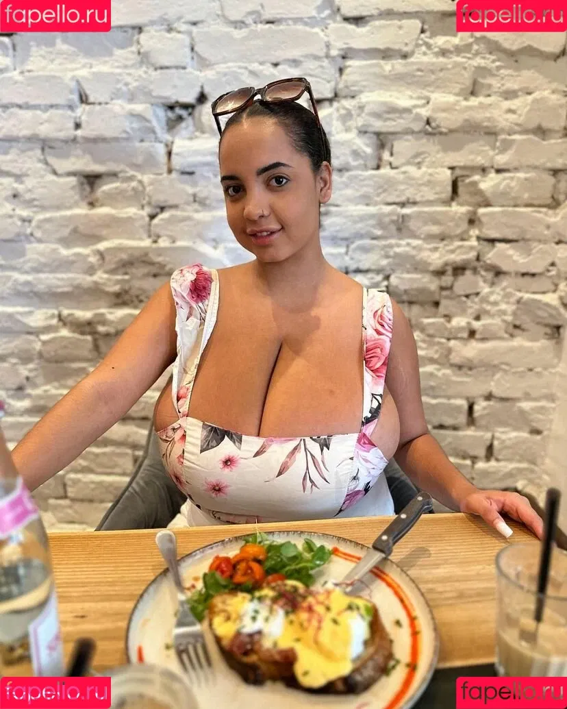 Layla Onlyfans Photo Gallery 