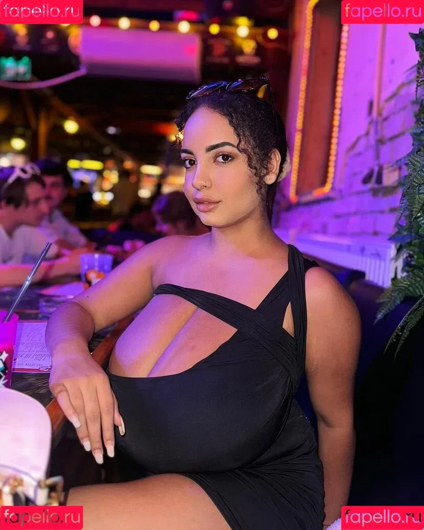 Layla Onlyfans Photo Gallery 