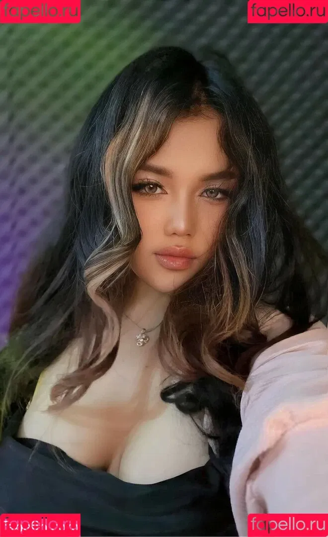 Charlotte LinLin Onlyfans Photo Gallery 