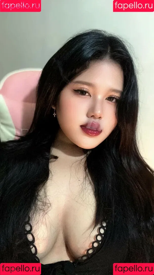 Charlotte LinLin Onlyfans Photo Gallery 