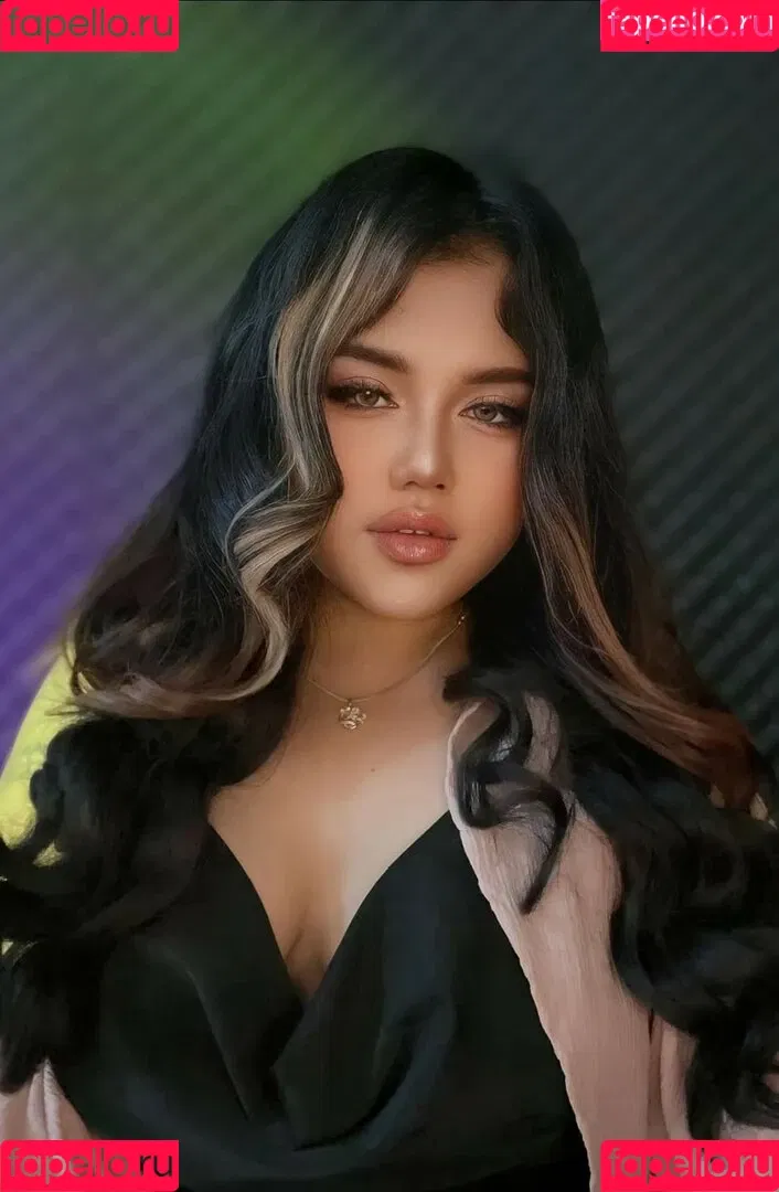 Charlotte LinLin Onlyfans Photo Gallery 