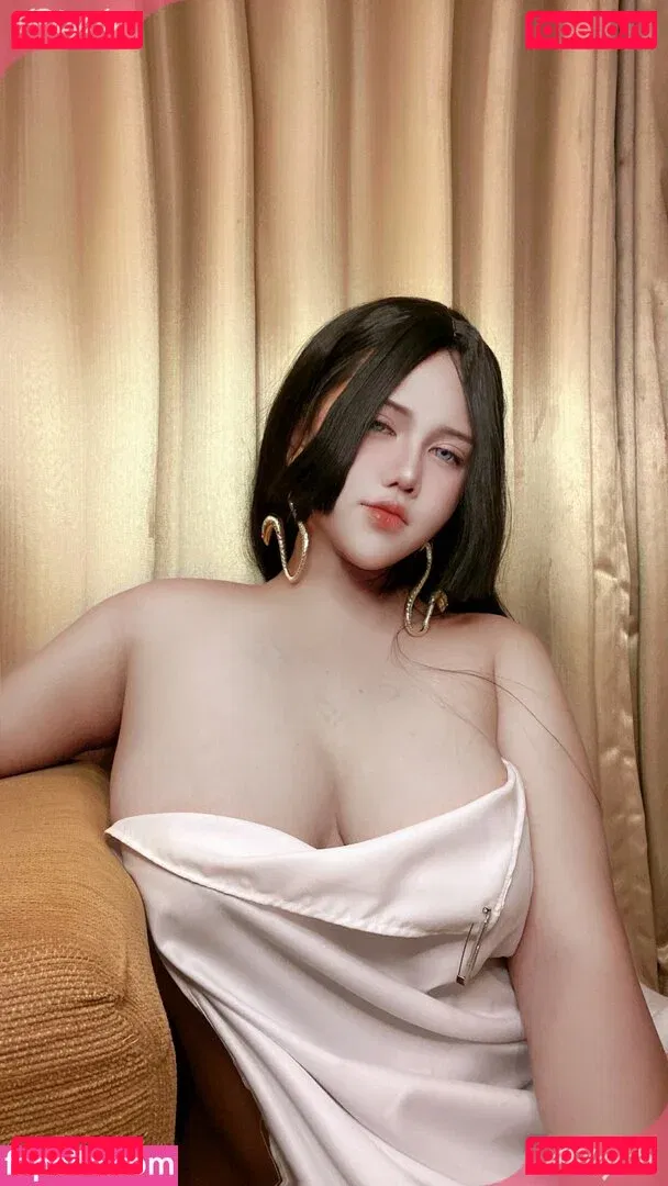 Charlotte LinLin Onlyfans Photo Gallery 