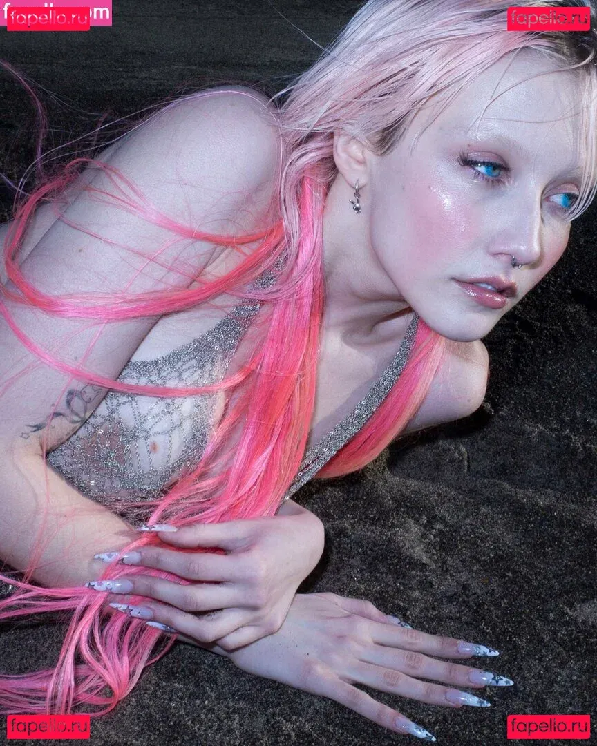 Chloe Moriondo Onlyfans Photo Gallery 