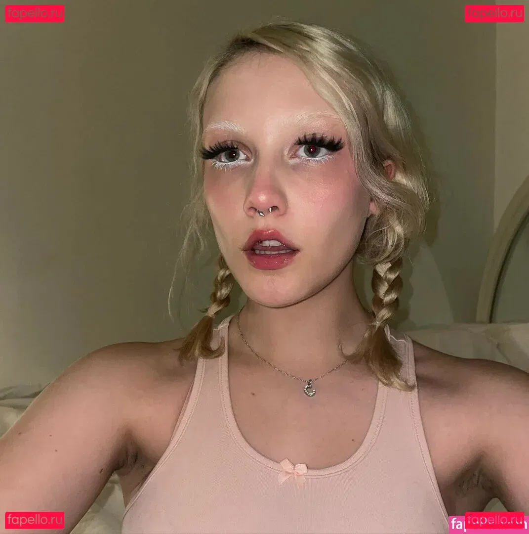 Chloe Moriondo Onlyfans Photo Gallery 