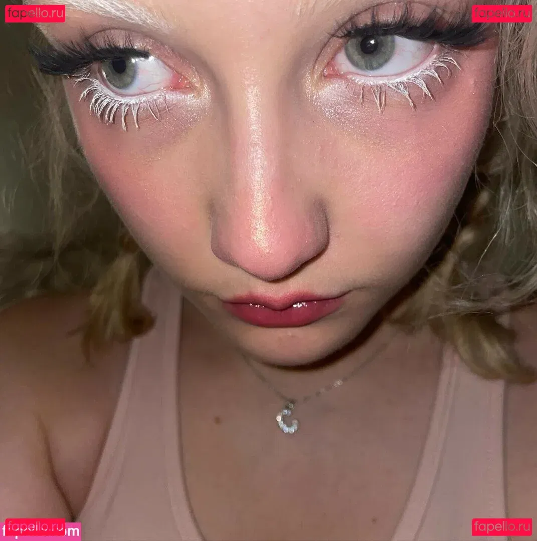 Chloe Moriondo Onlyfans Photo Gallery 