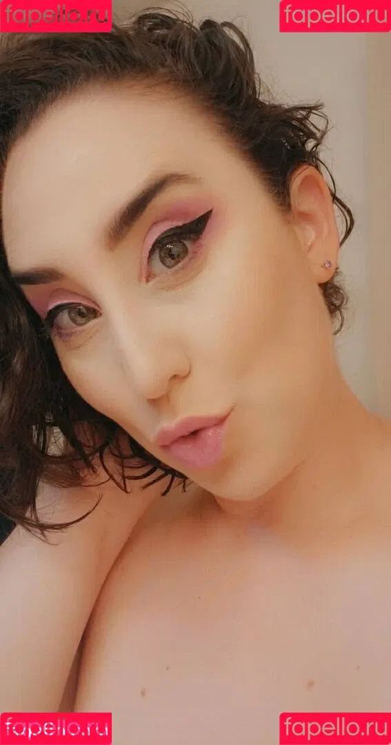 Lady Dimitrescu Onlyfans Photo Gallery 