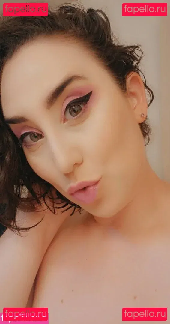 Lady Dimitrescu Onlyfans Photo Gallery 