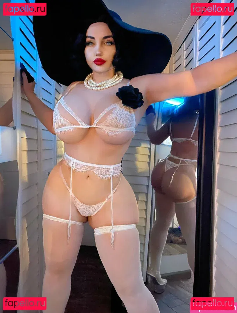 Lady Dimitrescu Onlyfans Photo Gallery 