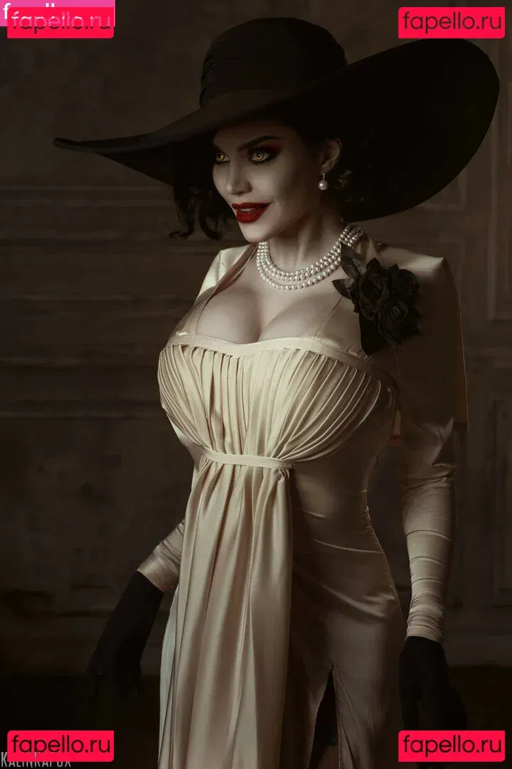 Lady Dimitrescu Onlyfans Photo Gallery 