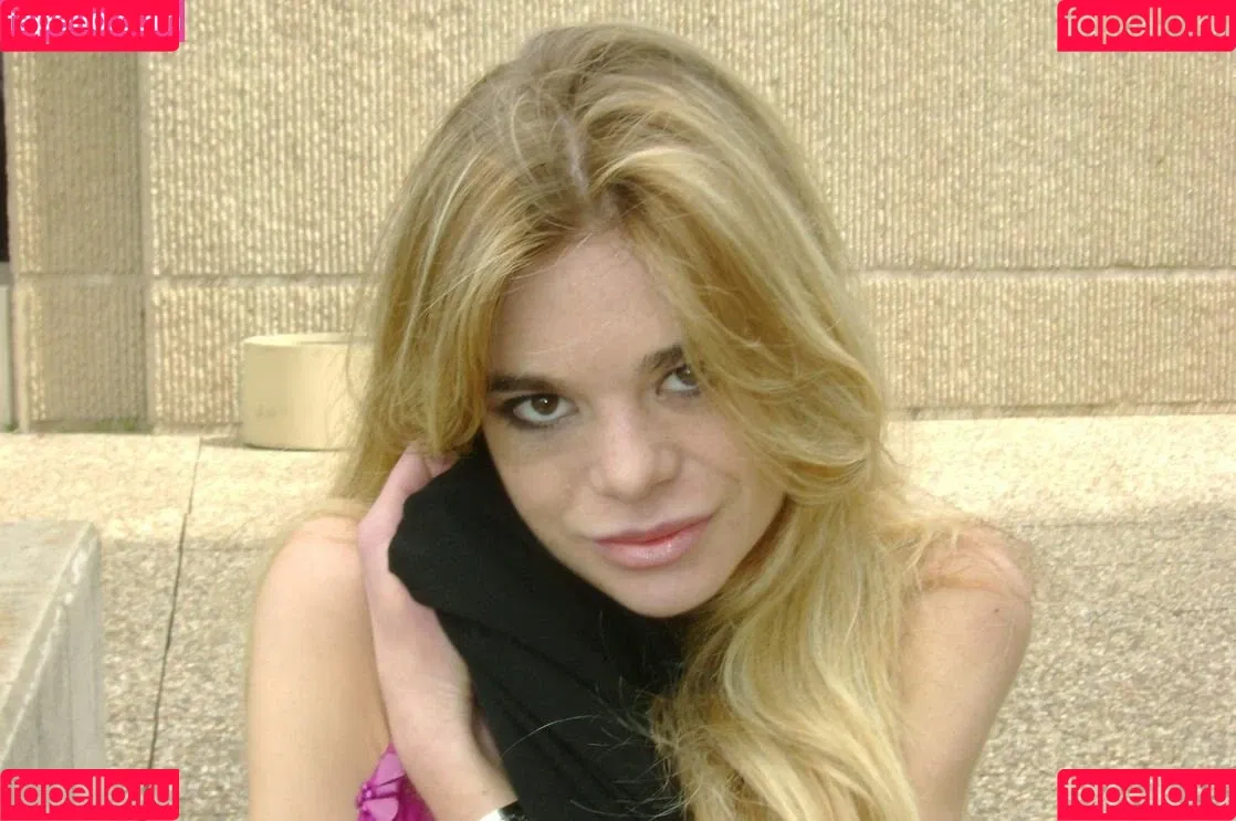 Ellen Muth Onlyfans Photo Gallery 