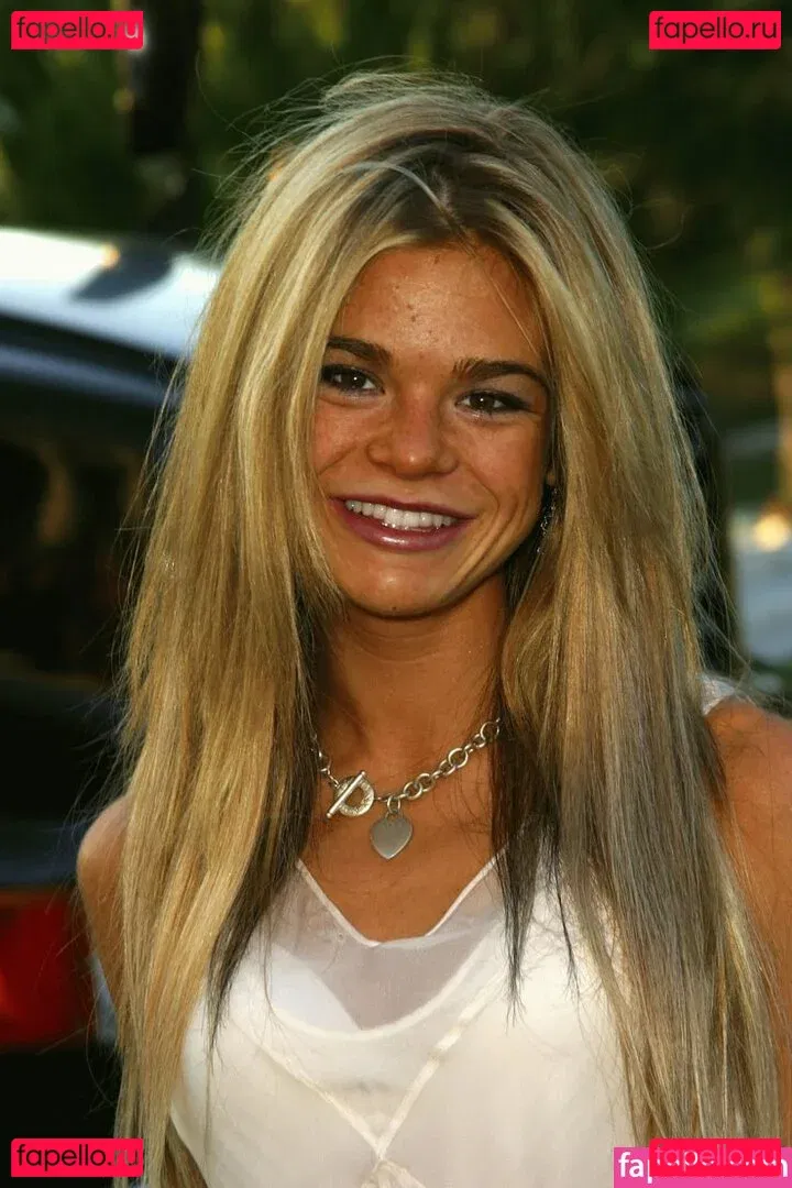 Ellen Muth Onlyfans Photo Gallery 