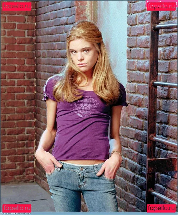 Ellen Muth Onlyfans Photo Gallery 