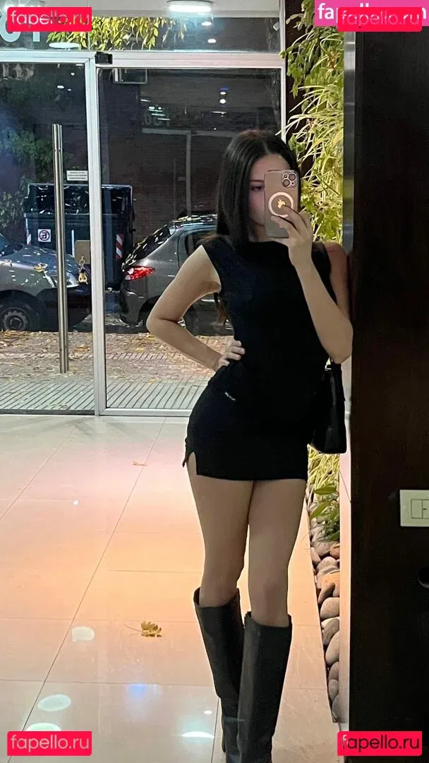 Nosoyluksi Onlyfans Photo Gallery 