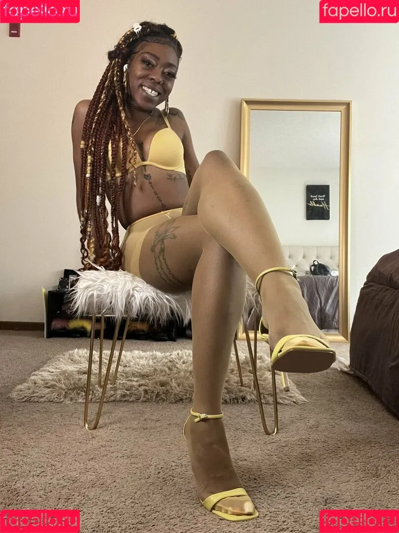 Carameltoesz Onlyfans Photo Gallery 