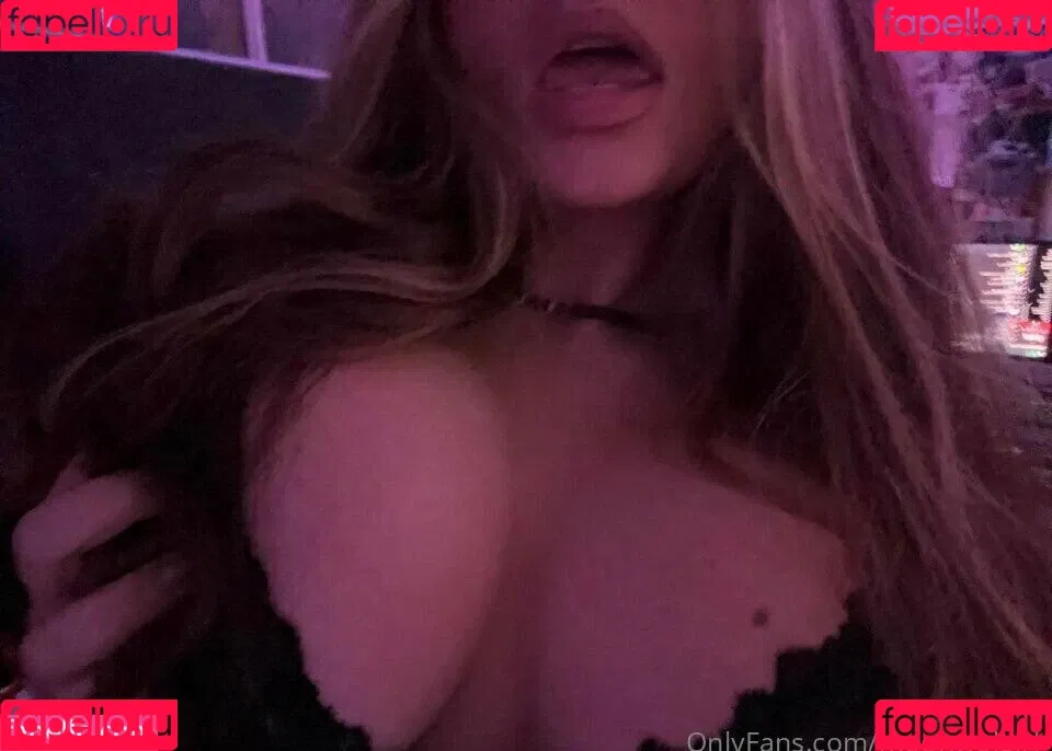 Moon Wolf Girl Onlyfans Photo Gallery 
