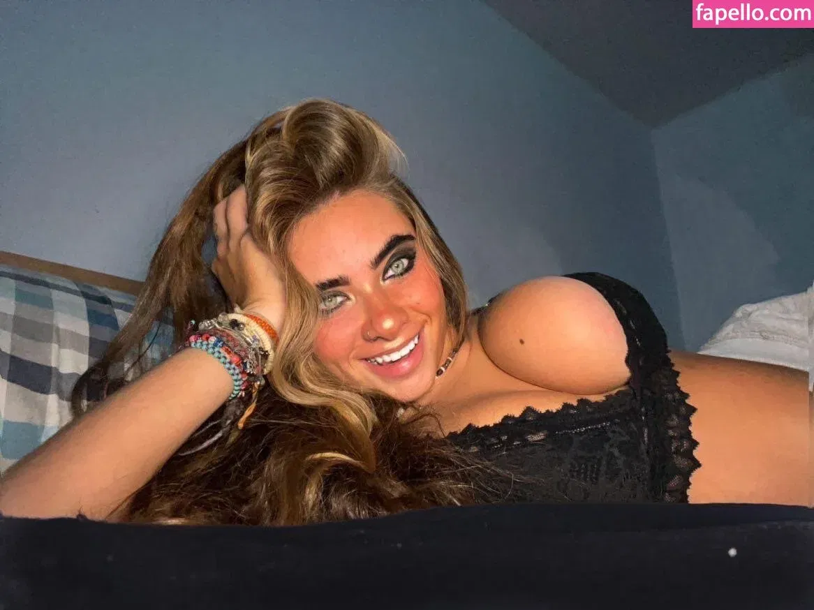 Moon Wolf Girl Onlyfans Photo Gallery 