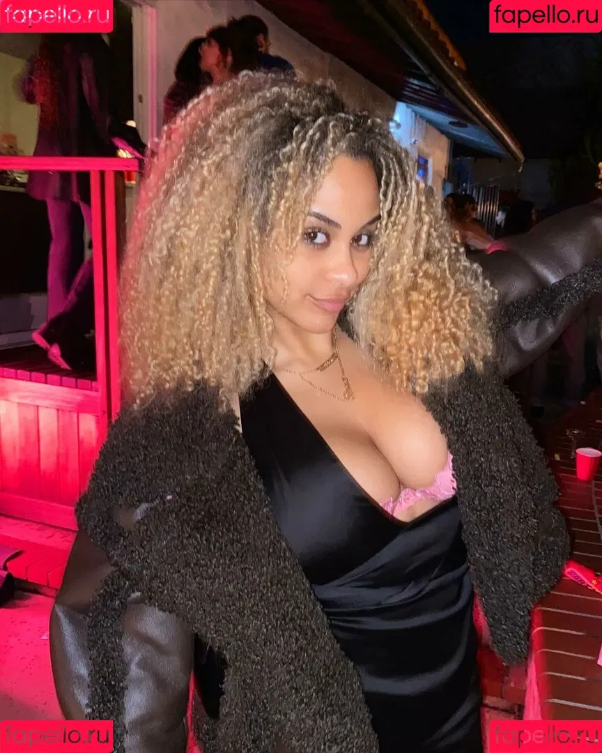 Raina Morris Onlyfans Photo Gallery 