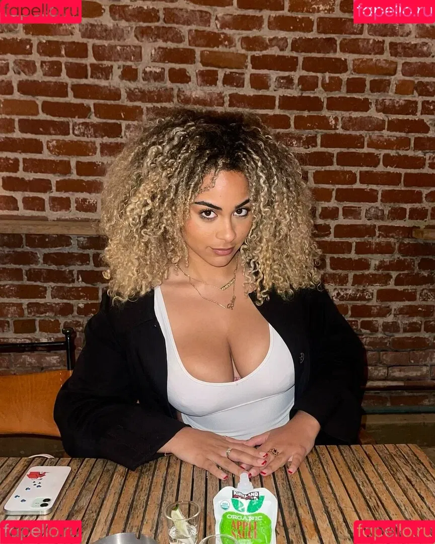 Raina Morris Onlyfans Photo Gallery 