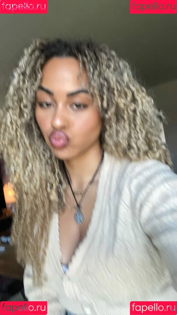 Raina Morris Onlyfans Photo Gallery 