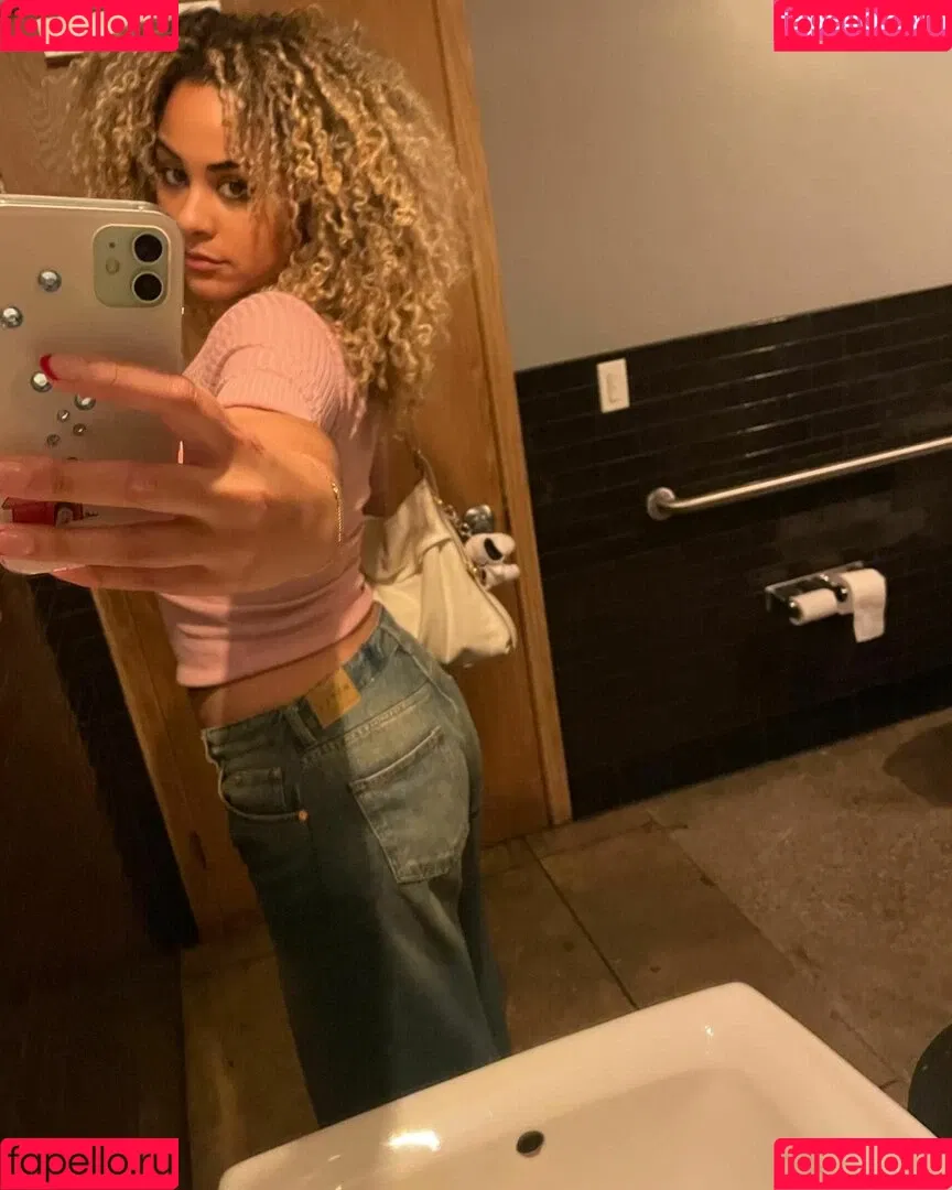 Raina Morris Onlyfans Photo Gallery 