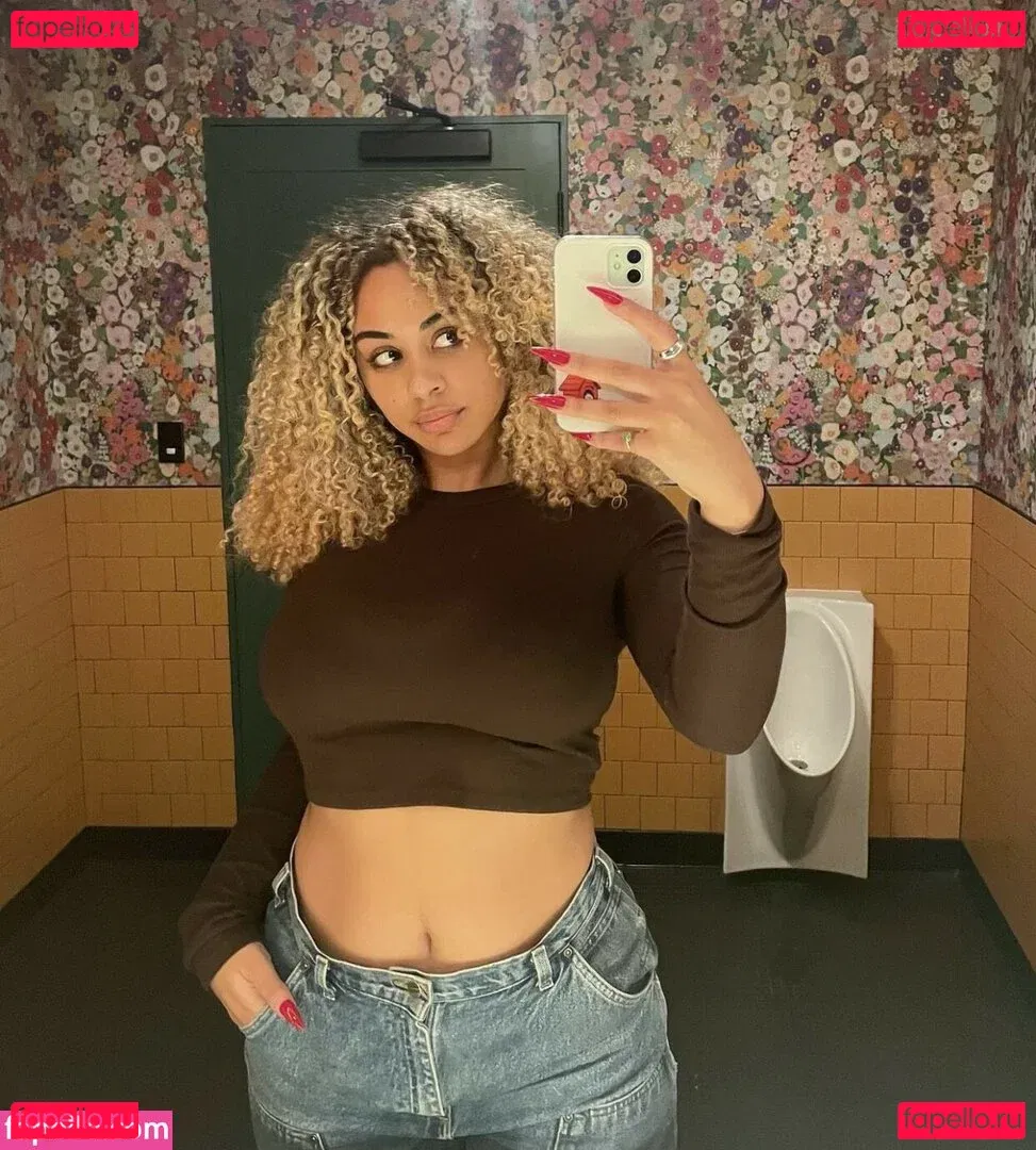 Raina Morris Onlyfans Photo Gallery 