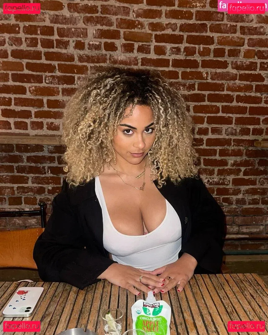 Raina Morris Onlyfans Photo Gallery 