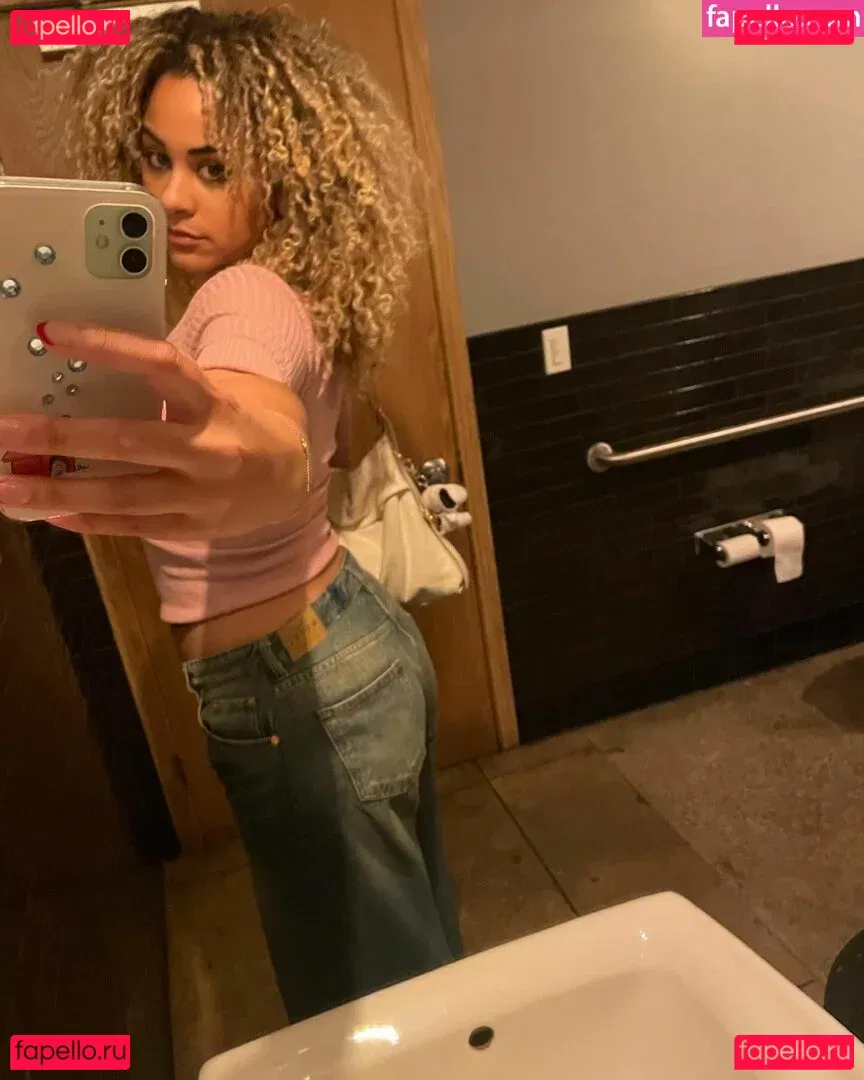 Raina Morris Onlyfans Photo Gallery 