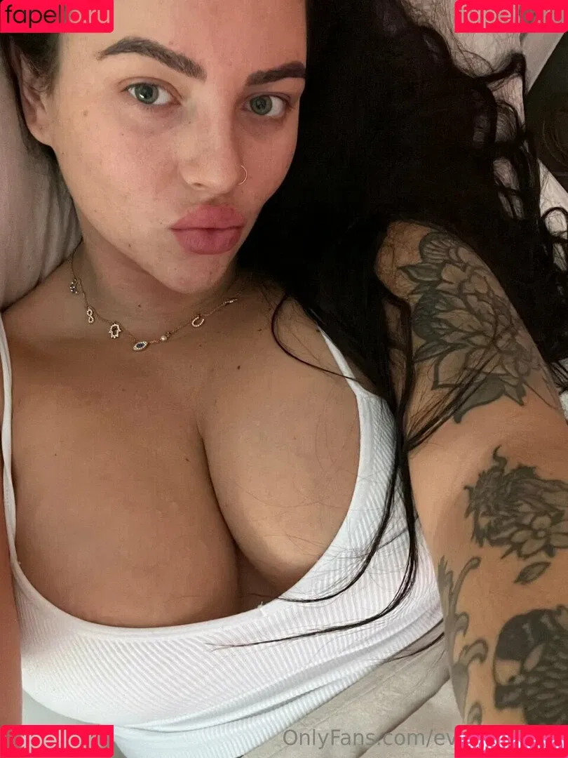Eve Sophie Onlyfans Photo Gallery 