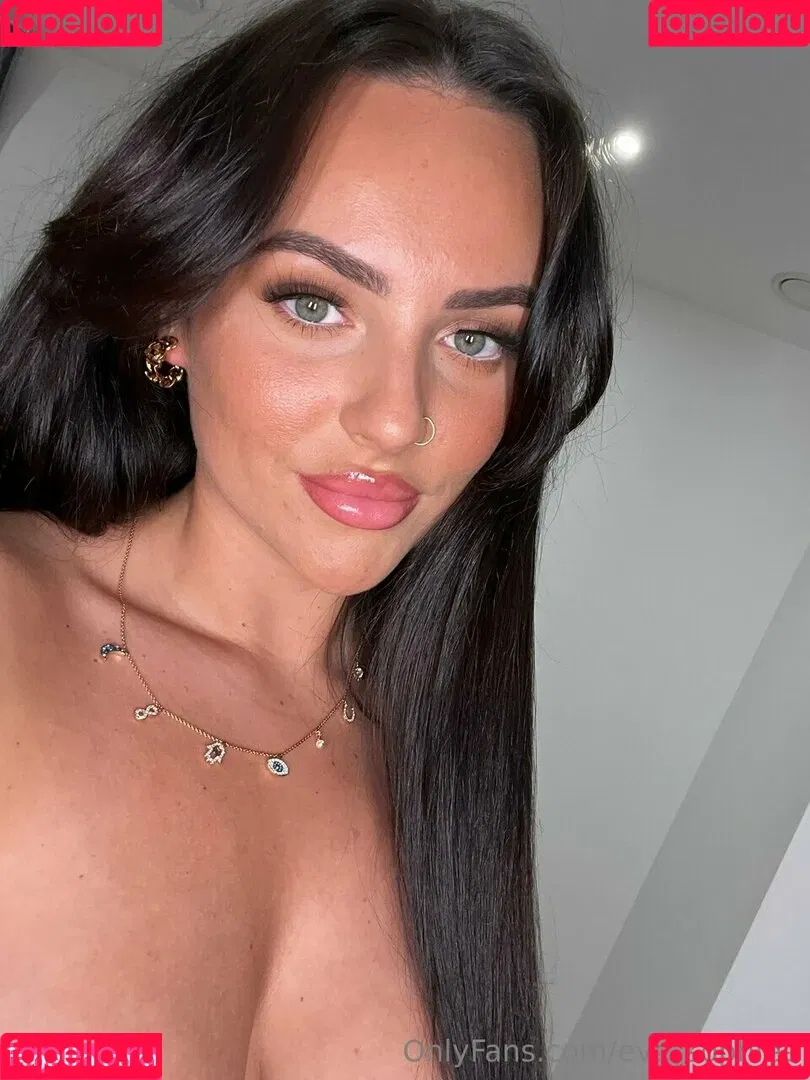 Eve Sophie Onlyfans Photo Gallery 
