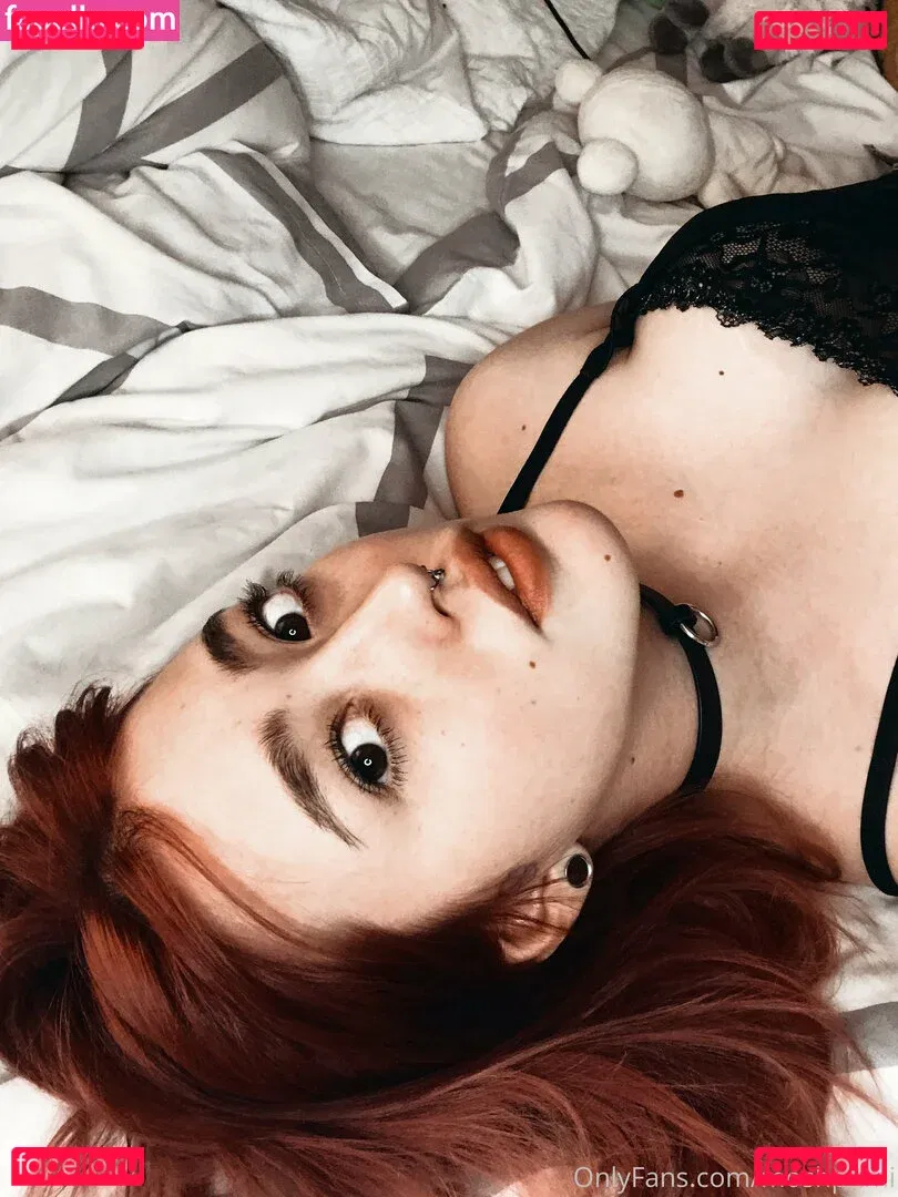 Moshpitmi Onlyfans Photo Gallery 