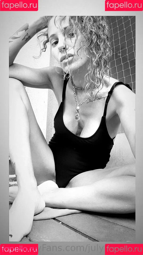 juliaredlove Onlyfans Photo Gallery 
