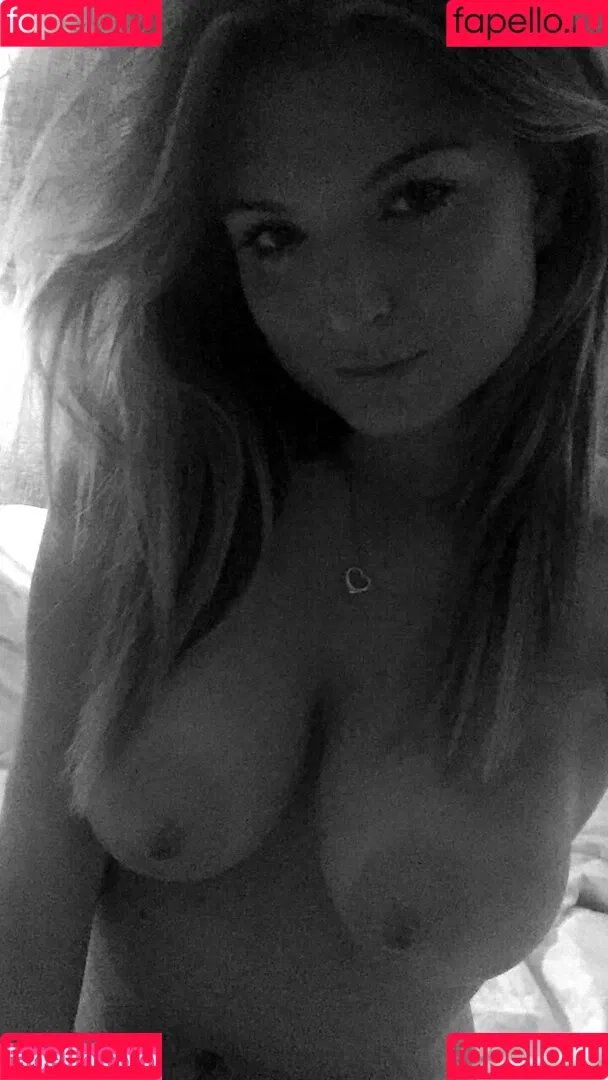 Zara Holland Onlyfans Photo Gallery 