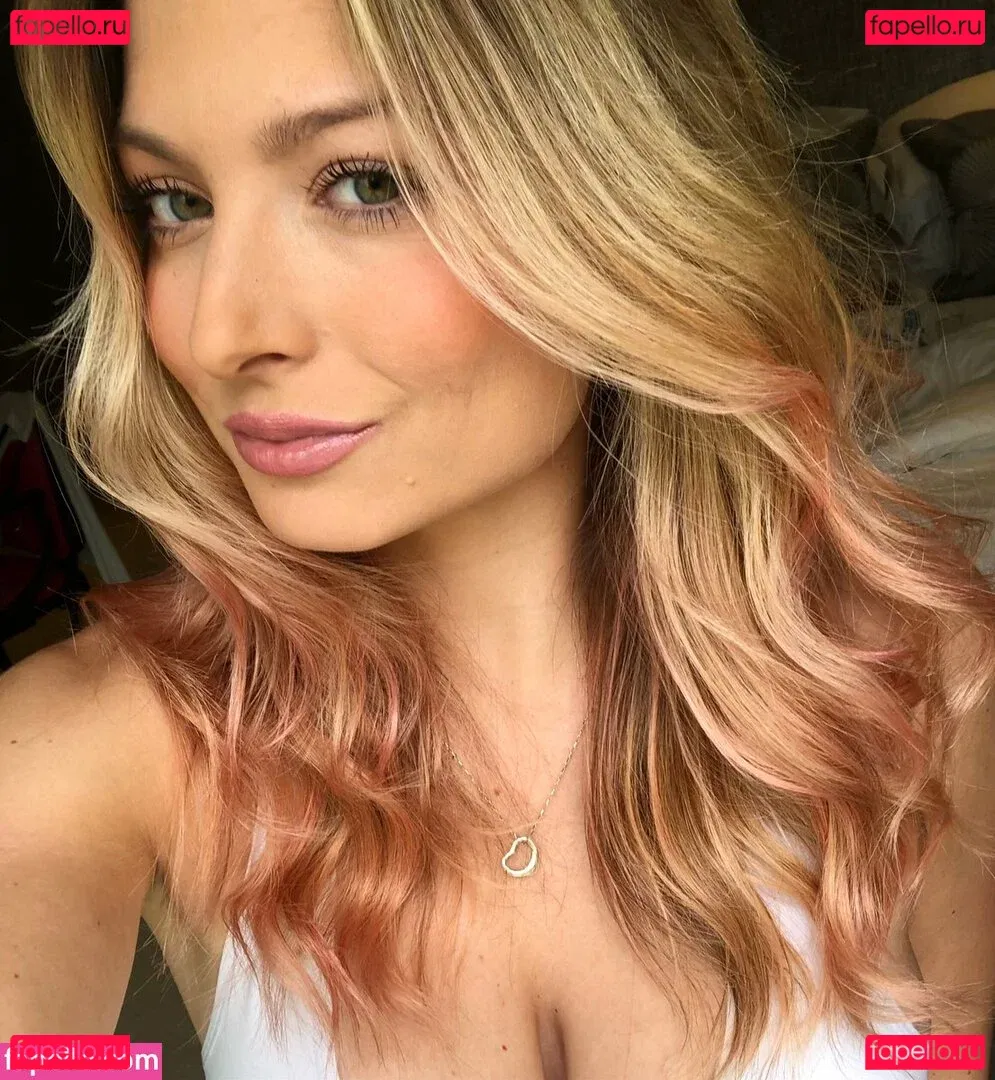 Zara Holland Onlyfans Photo Gallery 