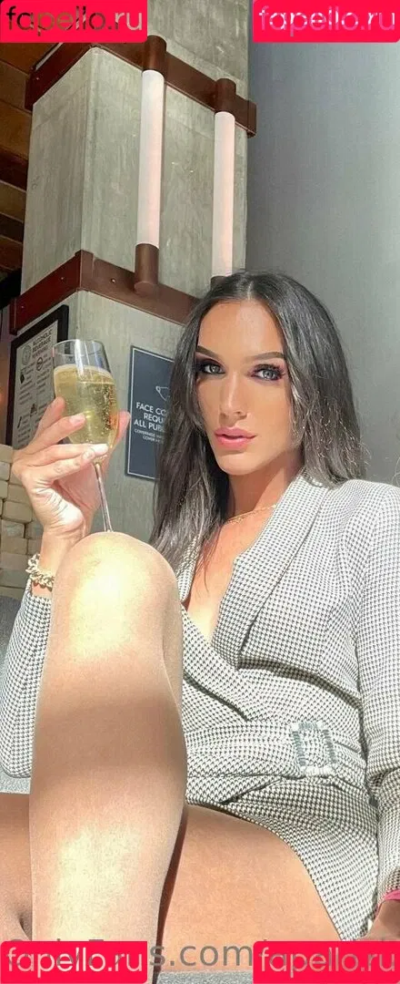 aparisi.ts Onlyfans Photo Gallery 