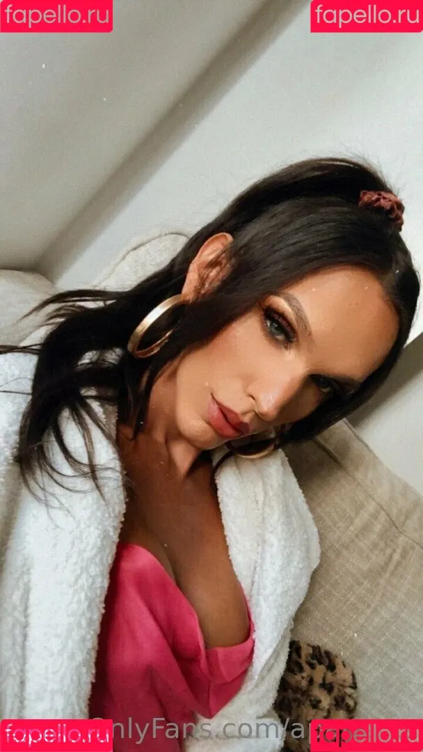 aparisi.ts Onlyfans Photo Gallery 