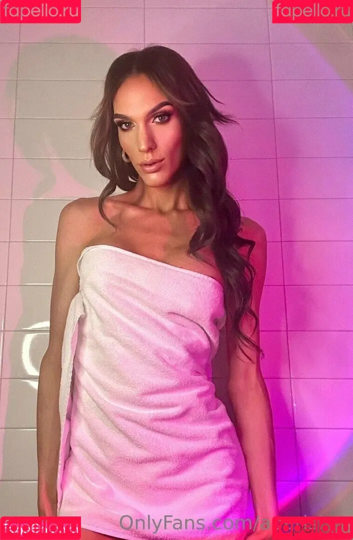 aparisi.ts Onlyfans Photo Gallery 