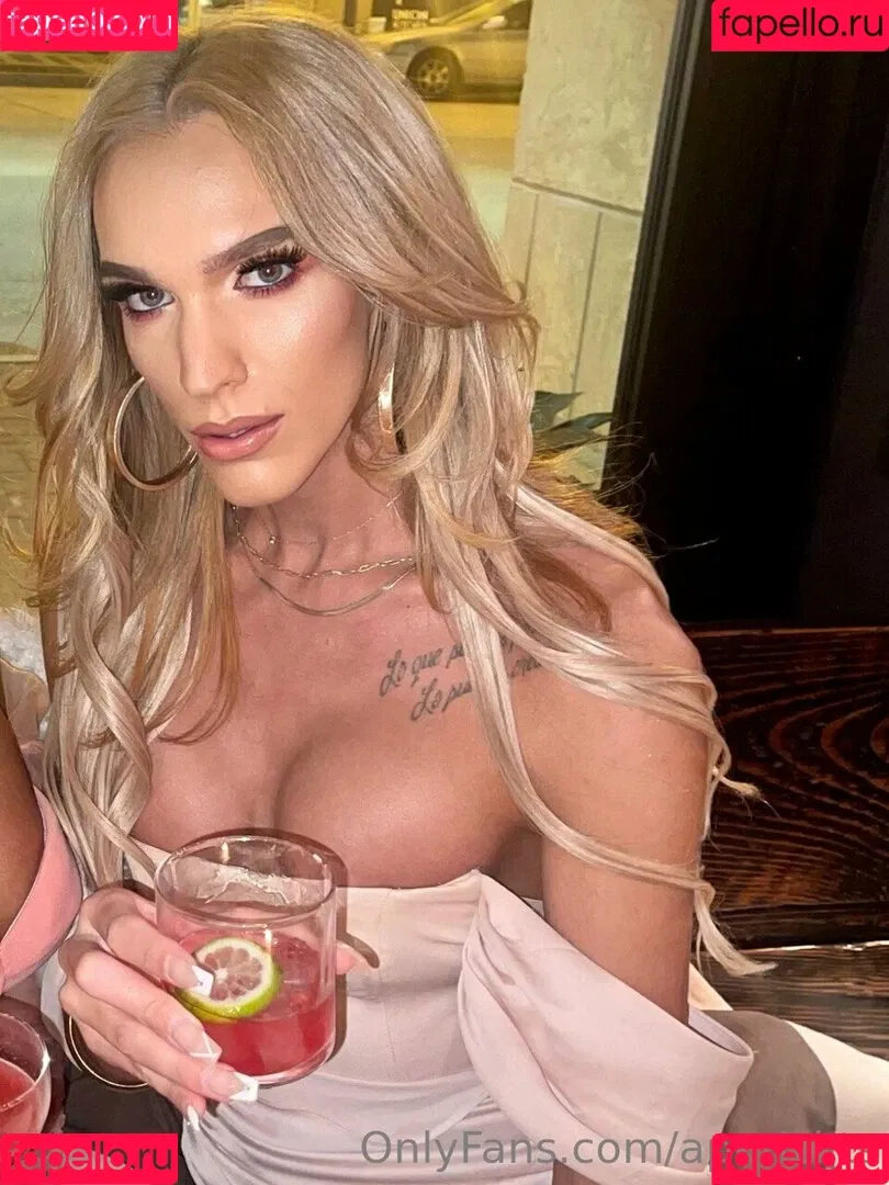 aparisi.ts Onlyfans Photo Gallery 