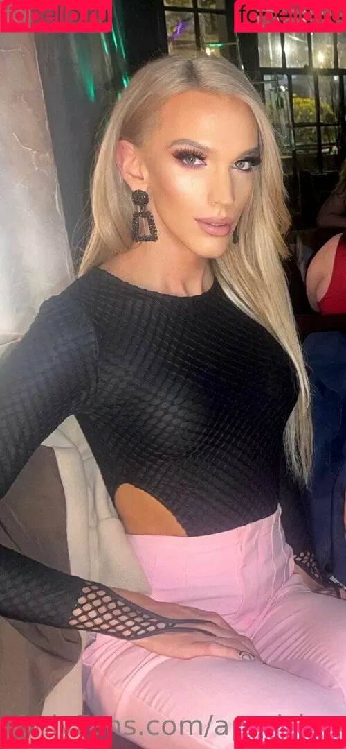 aparisi.ts Onlyfans Photo Gallery 
