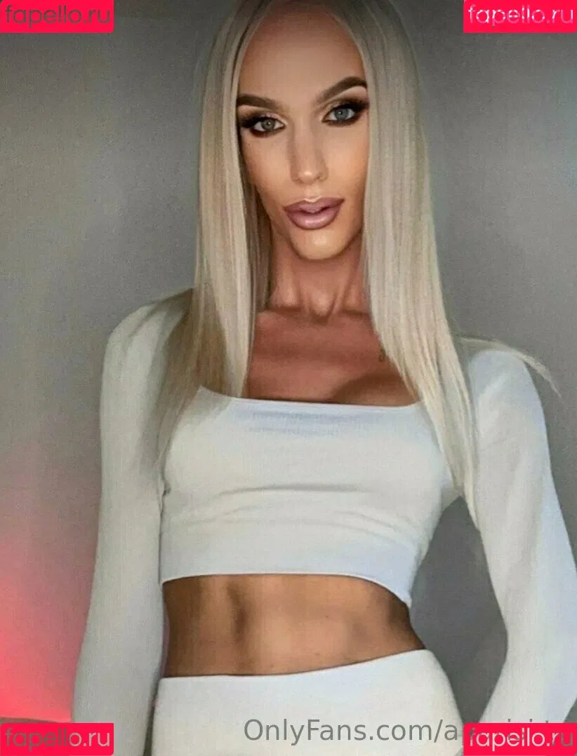 aparisi.ts Onlyfans Photo Gallery 