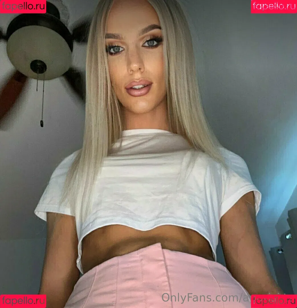 aparisi.ts Onlyfans Photo Gallery 