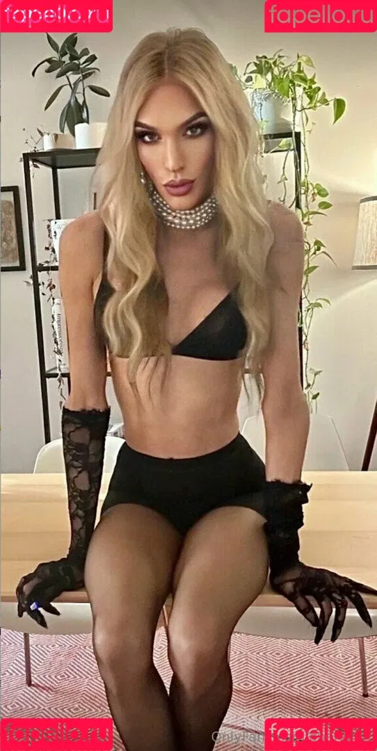 aparisi.ts Onlyfans Photo Gallery 