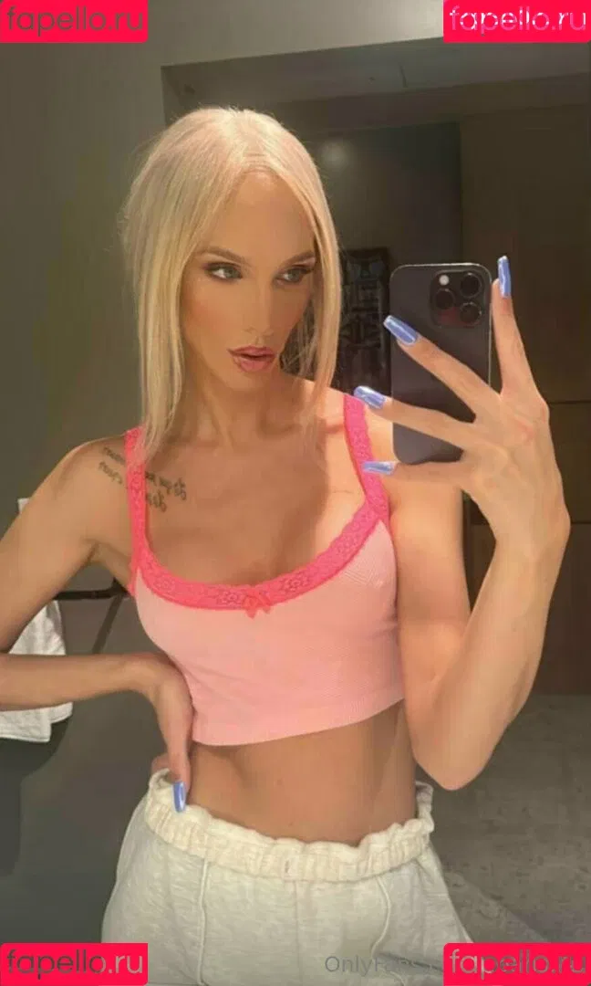 aparisi.ts Onlyfans Photo Gallery 