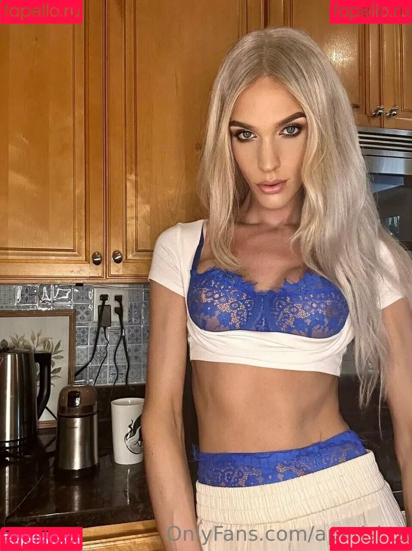 aparisi.ts Onlyfans Photo Gallery 